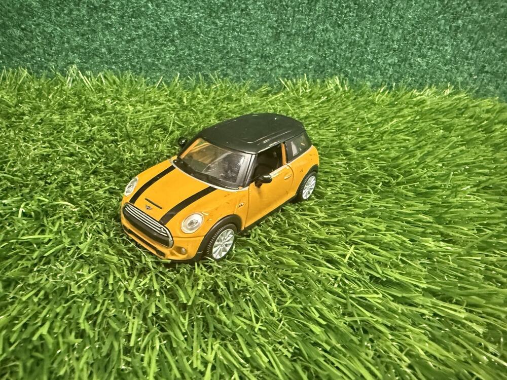 Maisto Mini Cooper S Yellow Black Stripes 1:36 Diecast Car Model Toy Vehicle